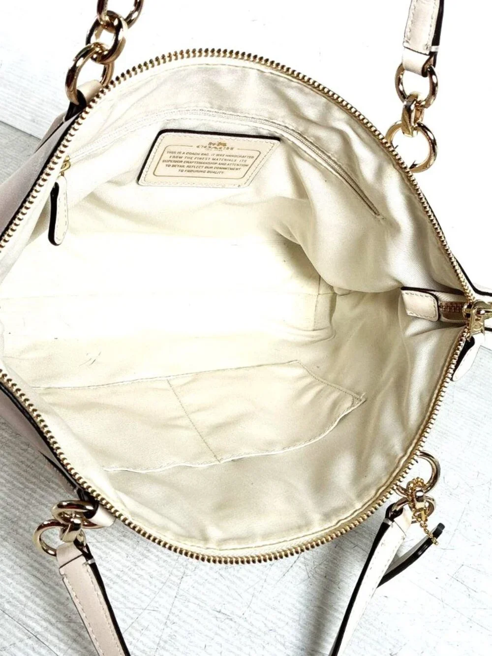 COACH: All over stud small Kelsey Sathel in Calf Leather Ivory with Gold Tone
